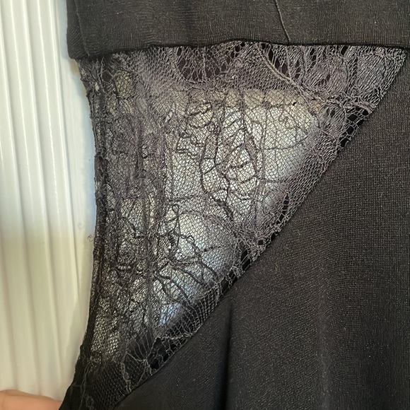 Bailey 44 LBD, lace detail and cutouts, size small, great condition - Picture 9 of 10